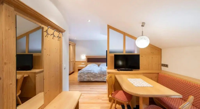 Полулюкс Hotel Seelaus