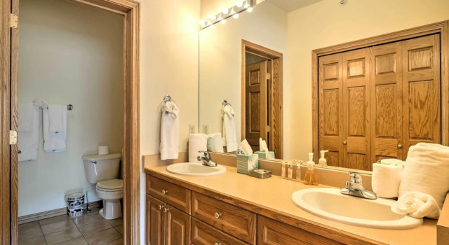 Апартаменты 7 Mi to Skiing: Main St Frisco Condo w/ Balcony!