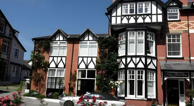 Bryn Woodlands House, Book Bed and Breakfast Colwyn Bay 