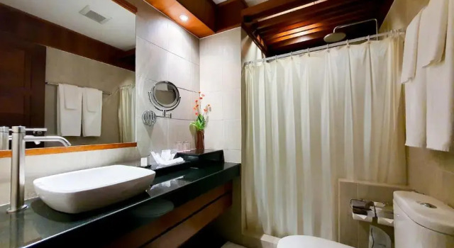 Двухместный номер Deluxe с балконом Tohsang Heritage Ubon Hotel