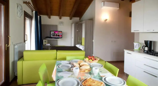 Апартаменты с 2 комнатами с балконом и с видом на озеро Residence Corte Ferrari -Ciao Vacanze