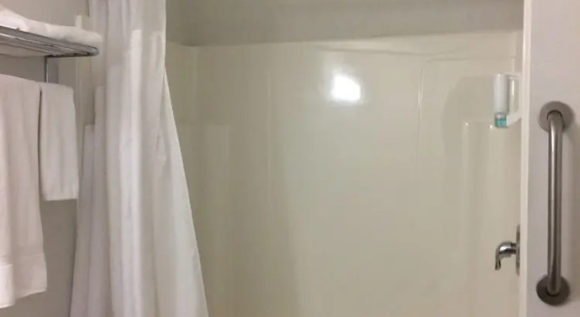 Четырёхместный люкс c 1 спальней Days Inn & Suites by Wyndham Moncton