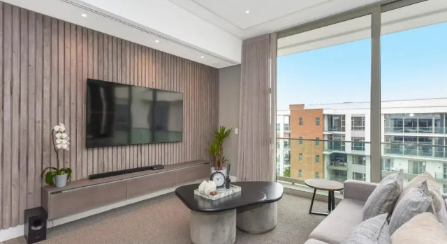 Chic 2 Bedroom Penthouse In The Heart Of Rosebank, Забронировать Отель Отели Йоханнесбург с парковкой, рядом с South African Chamber of Commerce and Industry, Парковка