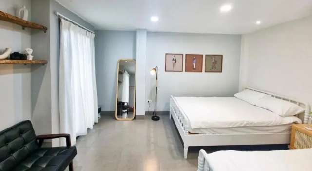 Четырёхместный номер Standard с балконом LEMON Coffee and Homestay