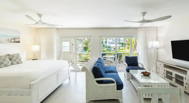 Полулюкс Ocean Club East, Grace Bay Beach