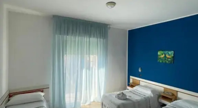 Трёхместный номер Standard с балконом Hotel Marilonda