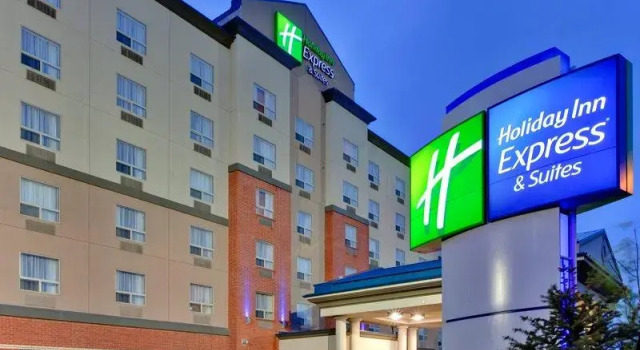 Кровать в общем номере Holiday Inn Express Hotel & Suites-Edmonton South by IHG