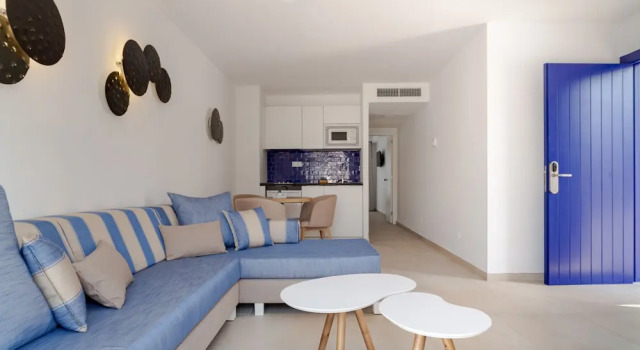 Апартаменты с видом на бассейн Serenity Apartments