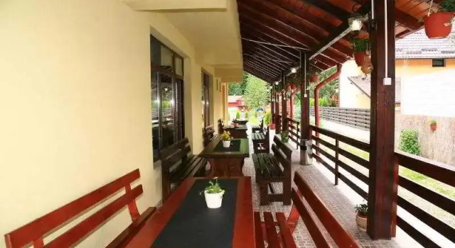Pension Valeria, Rezerwuj Hotel Hotele w Gura Humorului z parkingiem, Parking