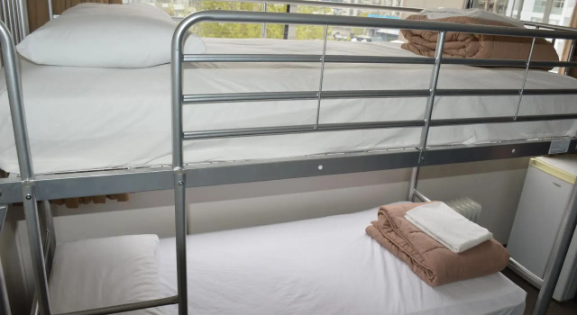 Кровать в общем номере (женский номер) YMCA Hostel