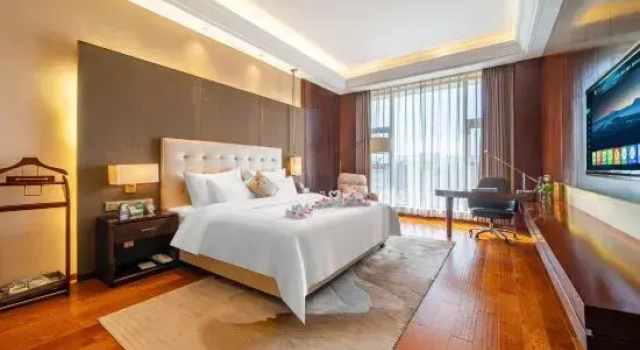 Люкс Business с видом на озеро Swan Lake International Hotel
