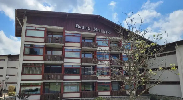 Kurhotel Schluchsee App 1321 - Schwarzwälder Kirsch - mit Indoorpool, Schluchsee, Hochschwarzwaldkarte, Забронировать Отель Отели Шлухзе с парковкой, рядом с Förderband Schluchsee, Парковка