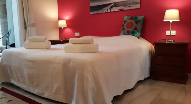 Apartment near Puente Romano