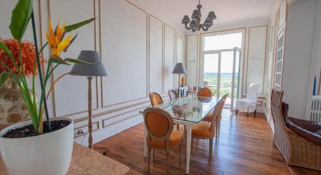 Villa avec vue et piscine à moins d'1h de Paris, Book Villa  