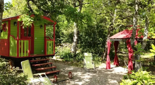 La Villa des Pins, Rezerwuj Willa Hotele w Verrieres z parkingiem, Parking