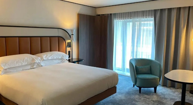 Полулюкс Hilton Paris La Défense