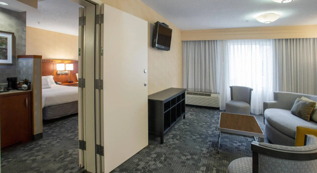Четырёхместный люкс Courtyard by Marriott Raynham