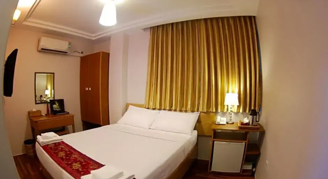 Двухместный номер Standard Holiday Hotel