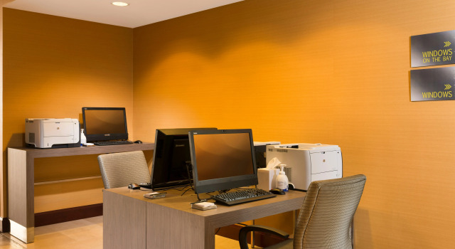 Hilton San Francisco Airport Bayfront - No Resort Fee, Забронировать Отель Берлингейм San Mateo County, рядом с Музей