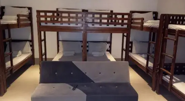 Кровать в общем номере Bataan White Corals Beach Resort