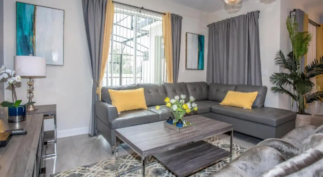 Splendid Four Bedroom Close To Disney w/ Pool 4987, Rezerwuj Hotel Kissimmee Kissimmee