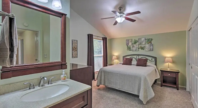 Апартаменты Flagstaff Townhome w/ Deck: Easy Access Downtown!