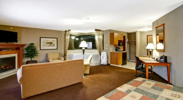 Люкс Canalta Hotel Stettler
