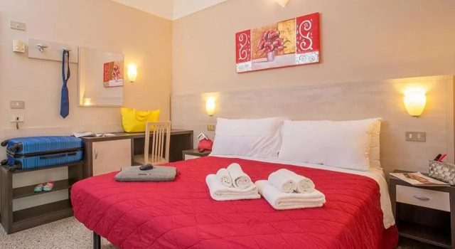 Hotel London, Забронировать Отель Недорогие отели Каттолики, рядом с Аквариум Le Navi, недорого