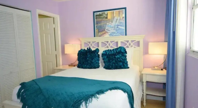 Sunrise Suites by TO, Забронировать Отель Отели Ки-Уэст с парковкой, рядом с Key West Tropical Forest and Botanical Garden, Парковка