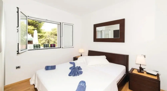 Awesome Home in Okrug Donji With Wifi and 6 Bedrooms