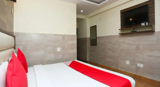 OYO 24954 Hotel Amrita, Забронировать Отель Отели Джамму и Кашмира с парковкой, Парковка