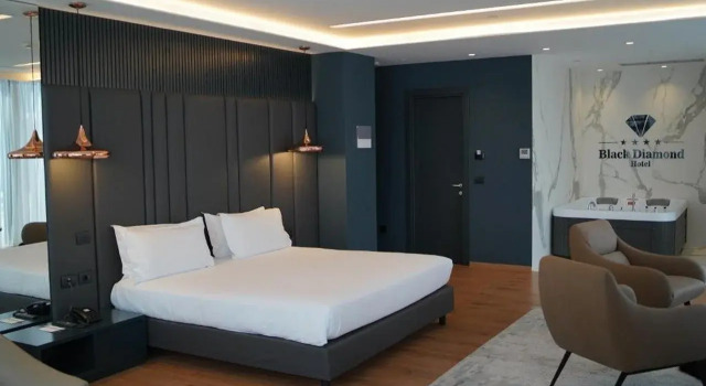 Black Diamond Hotel, Забронировать Отель Отели в центре Тираны, в центре, Завтраки, Парковка