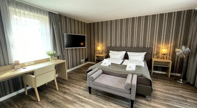 Estudio "Zur Altstadt - Am Fuße der Osterburg" Gaststätte, Pension, FEWO