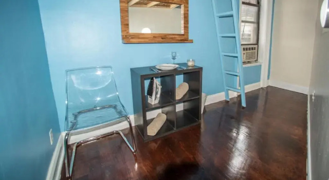 Номер Standard private room in a shared apartment 15 minutes to times square!