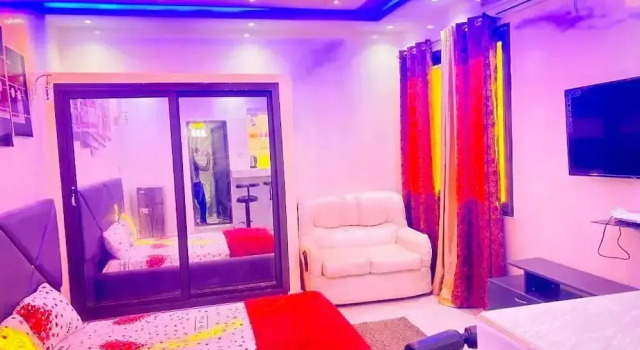 Lover Friends Guest House, Prenota Affittacamere Hotel a Karachi con parcheggio, Parcheggio