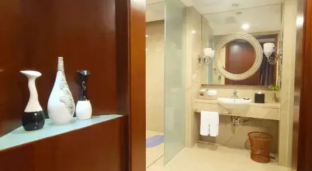 Люкс Deluxe Ramada Longzhou Hotel
