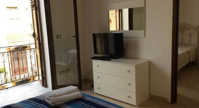 Le camere, Забронировать Отель Отели в центре Санта-Флавия, в центре