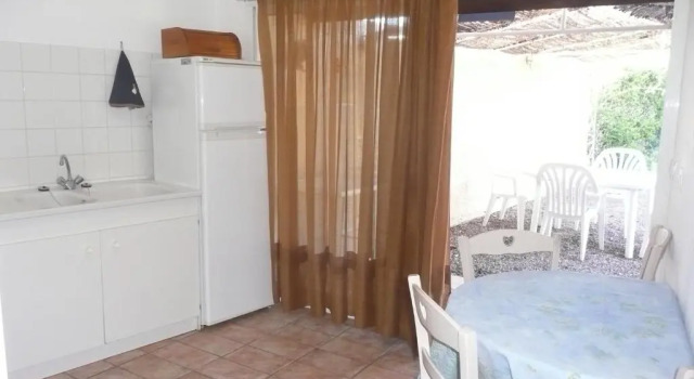 15mn, Cannes, Fréjus, Villa la Soleiade , Gites , type T2, clim, piscine, parking au Lac de Saint-Cassien VAR, Забронировать Отель Монтору Холмы Файанс