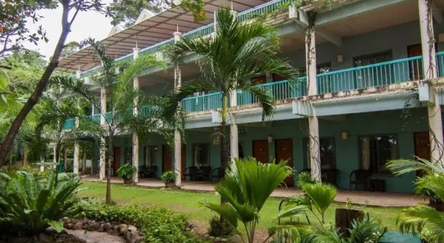Camayan Beach Resort, Book Ferieresort 3-stjernede hoteller i Subic, 3*