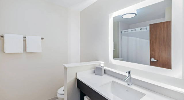 Четырёхместный номер Standard Holiday Inn Express & Suites Purcell by IHG