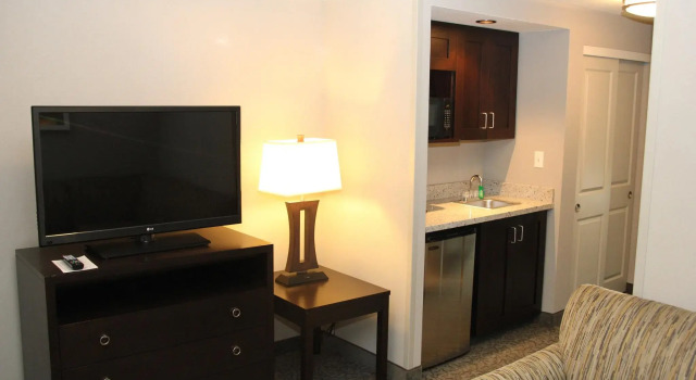 Люкс Holiday Inn and Suites East Peoria by IHG