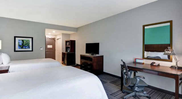 Четырёхместный номер Standard Hilton Garden Inn Fayettevile