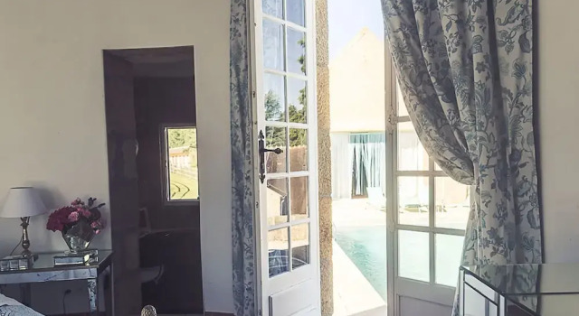 Gorgeous Manor With Private Heated Swimming Pool, in the Heart of an oak Forest, Rezerwuj Hotel Meaulne-Vitray 