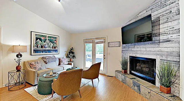 New Listing! Updated Apartment W/ Large Deck 3 Bedroom Apts, Book Apartment Nashville Tennessee