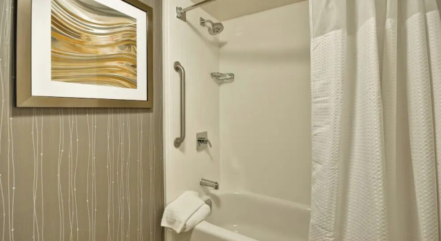 Четырёхместный номер Deluxe Courtyard by Marriott Jacksonville Airport/ Northeast