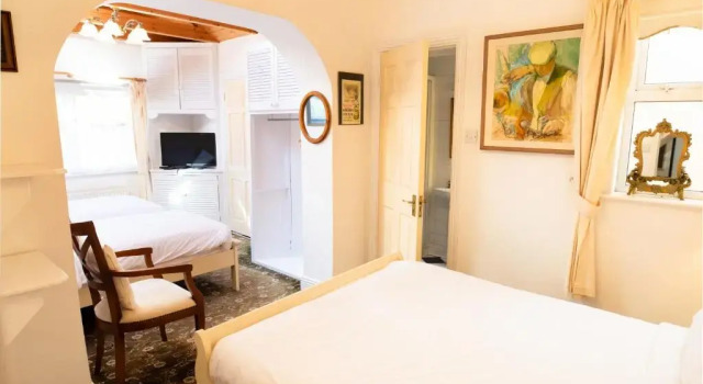 The Gallery B&B, the Glen, Kinsale ,County Cork, Book Hotel Hoteller i Kinsale med parkering, Parkering