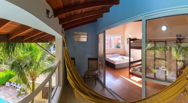 Кровать в общем номере Guarujá Hostel