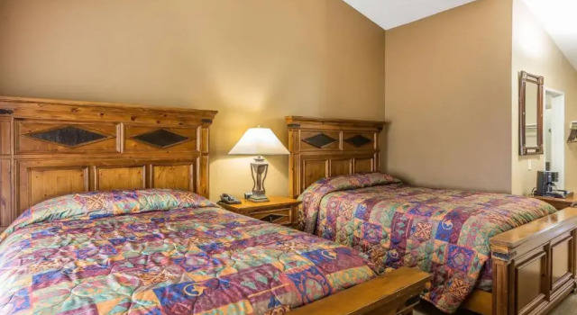 Четырёхместный номер Standard с видом на озеро Econo Lodge Lake Elsinore Casino