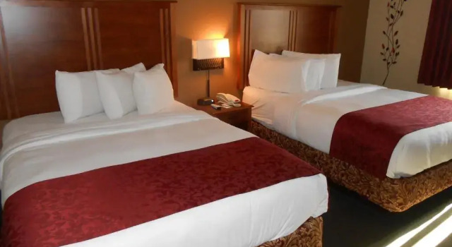 Четырёхместный номер Standard AmericInn by Wyndham McAlester