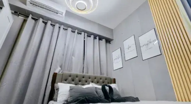 Люкс 1 BR Condo Unit with Balcony 12th Floor | Pool View near MOA